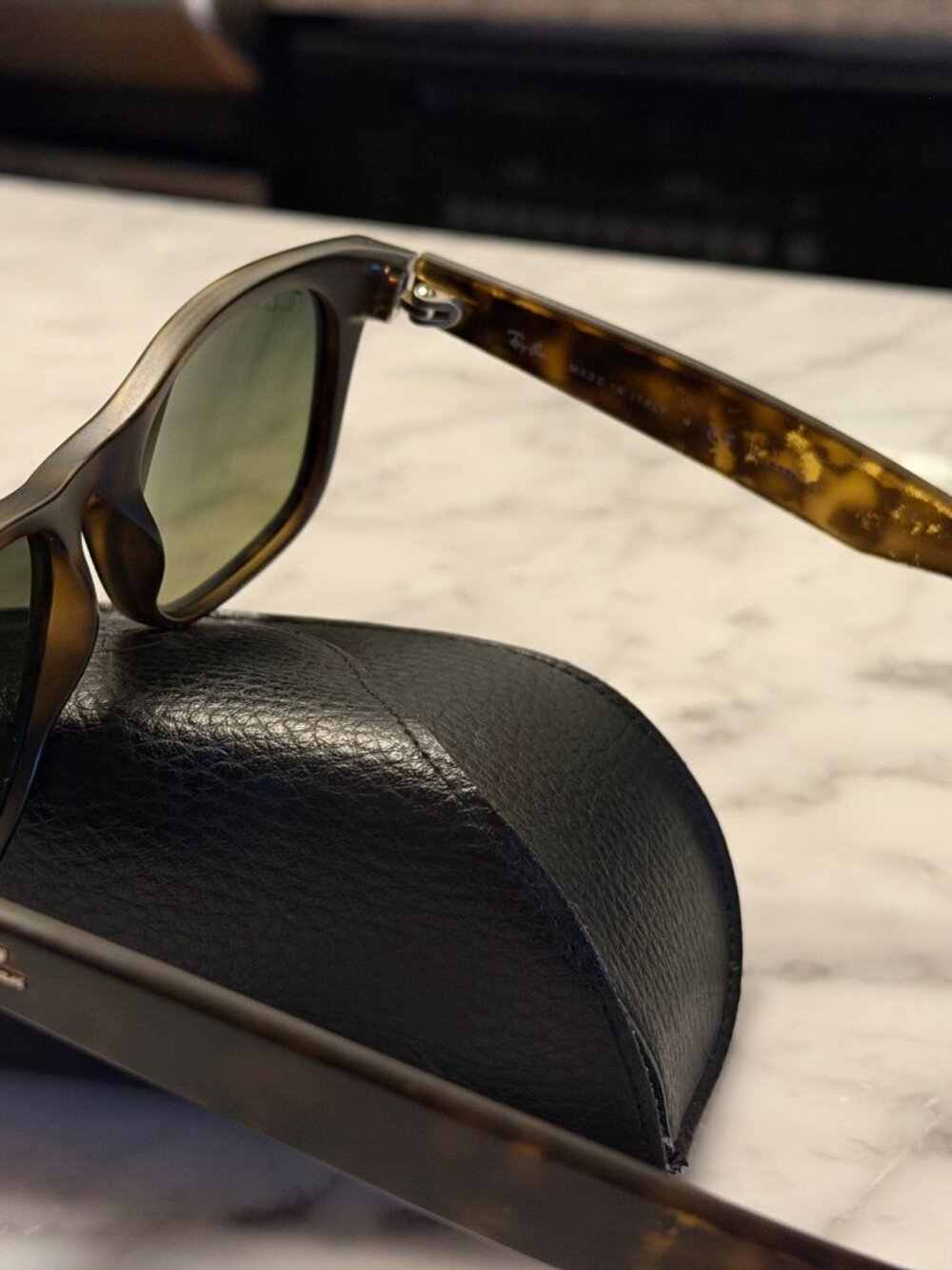 Rayban New Wayfarer - Flat Finish Tortoise with Polarized - Picture 3 of 4
